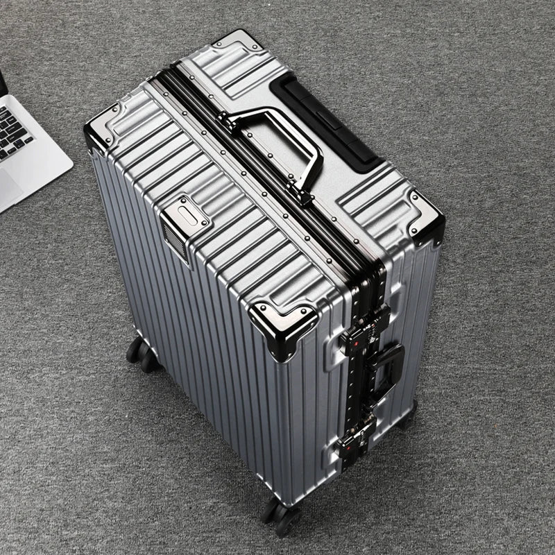 MONTRAVE Aluminum Frame Hardshell Suitcase — Silver