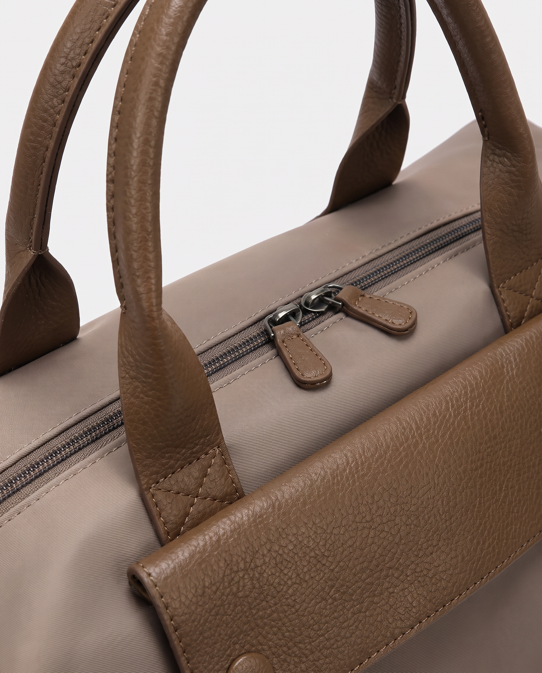 Montrave Sport Duffel khaki hardware detail studio shot